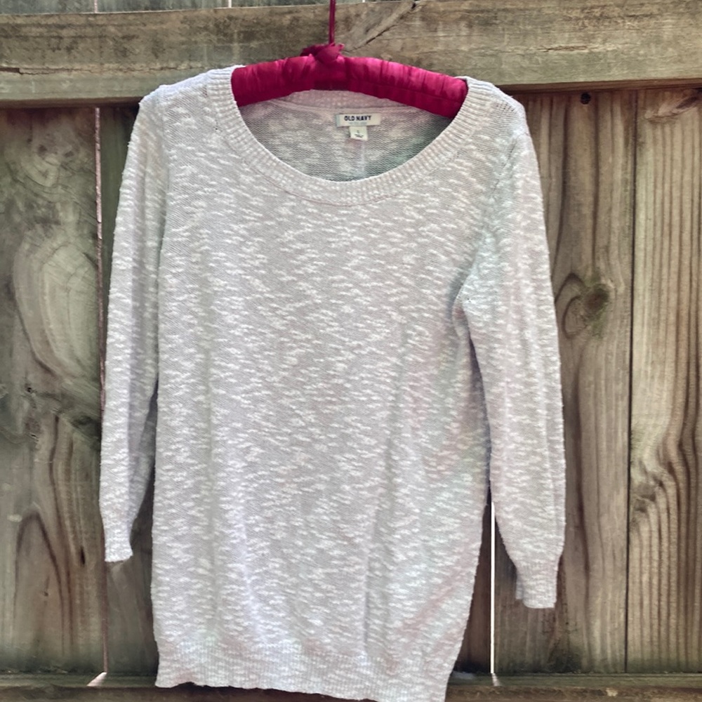 Old Navy light grey pullover sweater